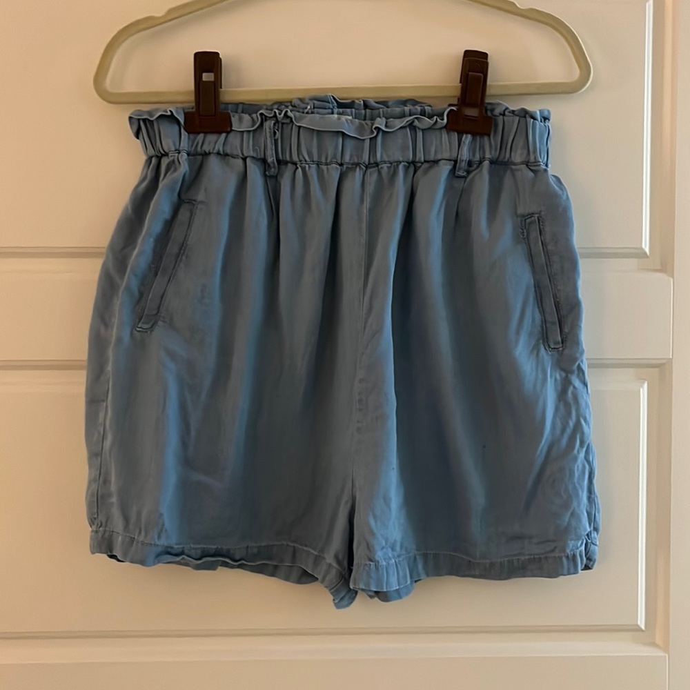 Cute loose denim shorts with pockets